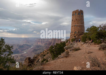 Der Grand Canyon und die Desert View Watchtower, Grand Canyon South Rim, California, United States. Stockfoto