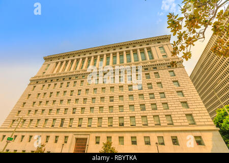 Perspektivische Ansicht der historischen Gebäude Halle der Gerechtigkeit, 1925. Urbane Stadtbild. Das Gericht ist eines der ältesten erhaltenen Gebäude in der Innenstadt von Los Angeles, California, United States. Vorderansicht. Stockfoto