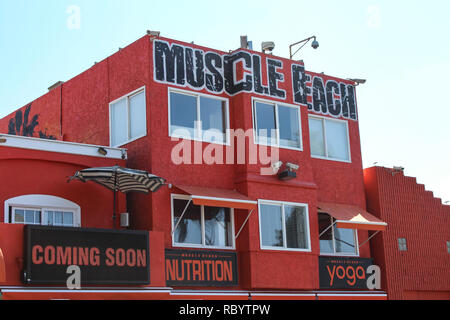 Muscle Beach bezieht sich auf die ausschließliche Santa Monica Standort der Geburtsort der körperlichen Fitness Boom in den Vereinigten Staaten während des 20. Jahrhunderts. Stockfoto