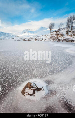 Gefrorene lochan oder See auf Rannoch Moor, Schottland Großbritannien Stockfoto