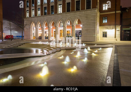 Brindley Place oder BrindleyPlace, Birmingham City Centre in der Nacht, Großbritannien Stockfoto