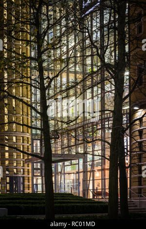 Büros Außenansicht bei Nacht, Brindley Place, Birmingham City Centre, VEREINIGTES KÖNIGREICH Stockfoto