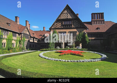 Schloss Cecilienhof, Innenhof mit rotem Stern, Neuer Garten, Potsdam, Brandenburg, Deutschland, Europa | Schloss Cecilienhof Schloss, Neuer Garten, Potsdam, Bran Stockfoto