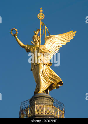 Detailansicht der Siegessäule mit Victoria, Berlin, Deutschland, Europa | Detailansicht der Siegessäule mit Victoria, Berlin, Deutschland, Europa Stockfoto