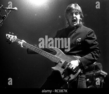 Paul McCartney im Konzert im Centrum in Worcester, MA USA 1990 Foto von Bill belknap Stockfoto