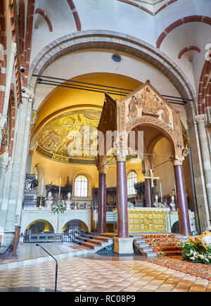 Mailand, Italien - 29. Dezember 2018. Chor der Basilika Sant' Ambrogio. Mailand, Lombardei, Italien. Stockfoto