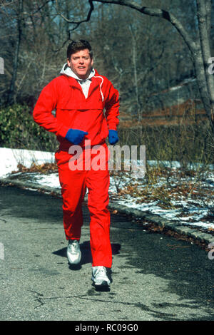 Reifen Mann laufen im Winter, USA Stockfoto