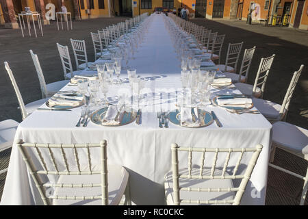 Tabelle für große outdoor Funktion, ungefähr 80 Leute. Pisa, Toskana, Italien, Europa Stockfoto
