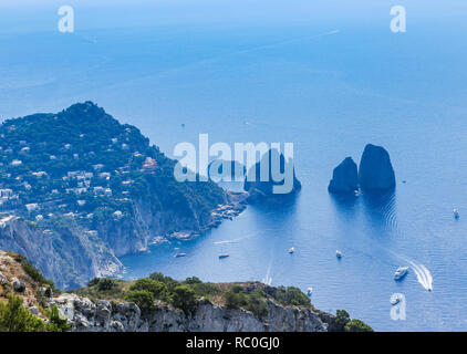 Blick vom Monte Solaro auf die Faraglioni. Anacapri. Capri, Italien. Stockfoto