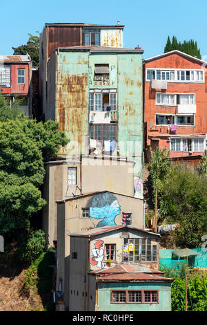 Gehäuse, um den Hügel in die Stadt Valparaiso, Chile festhalten. Stockfoto