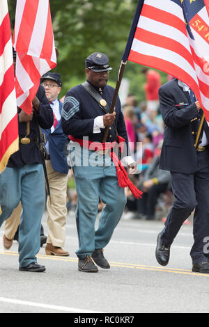 Washington, D.C., USA - 28. Mai 2018: Die National Memorial Day Parade, afrikanische amerikanische Männer als Bürgerkrieg union Soldaten Kleid, Durchführung der americ Stockfoto