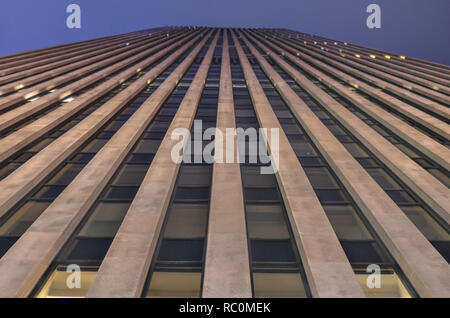 Vertikale Ansicht von Office Wolkenkratzer in Midtown Manhattan, New York, NYC, USA Stockfoto