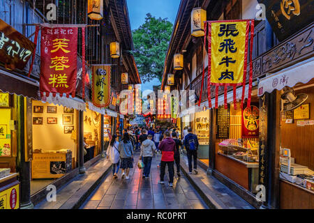 CHENGDU, CHINA - 25. SEPTEMBER: jinli Alte Straße in der Nacht, zu einem beliebten Reiseziel für traditionelle chinesische Architektur bekannt und am 25. September Stockfoto