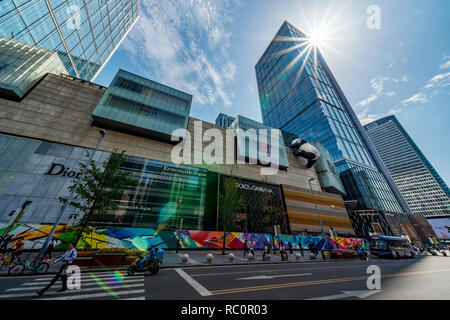 CHENGDU, CHINA - 28. SEPTEMBER: Dieses ist die IFS-Shopping Mall, einem berühmten Luxus Mall und Bürogebäude in der Innenstadt am 28. September 2018 in Ch Stockfoto