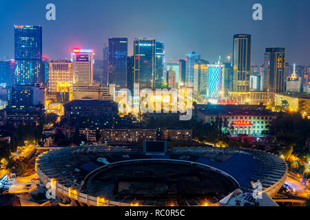 CHENGDU, CHINA - 04 Oktober: Dies ist eine Antenne Nacht Blick auf die Skyline von Downtown Finanzviertel am Oktober 04, 2018 in Chengdu Stockfoto