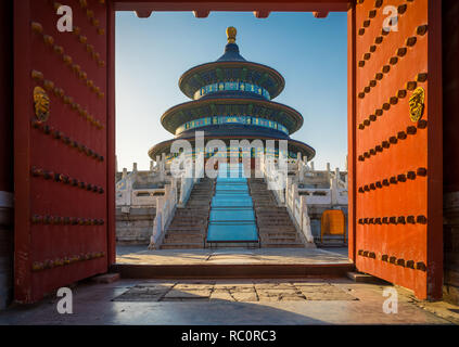 Der Tempel des Himmels (Chinesisch: 天壇) ist eine imperiale Komplex von religiösen Gebäuden im südöstlichen Teil des Pekinger Zentrum entfernt. Der Komplex wurde Stockfoto