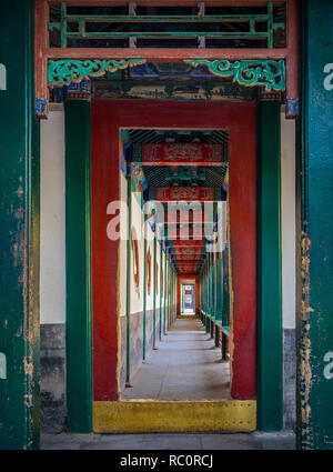 Der Sommerpalast (Chinesisch: 頤和園), ist ein riesiges Ensemble von Seen, Gärten und Paläste in Peking. Stockfoto