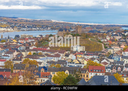 Panoramablick von Bingen mit der Burg Klopp, Rhein und Rüdesheim Stockfoto