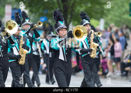 Washington, D.C., USA - 28. Mai 2018: Die National Memorial Day Parade, das Pioneer Valley High School Marching Leoparden von Santa Maria, Kalifornien, Stockfoto