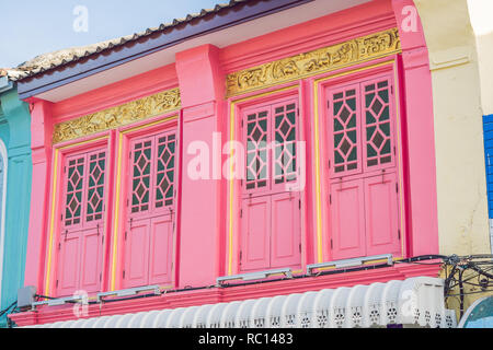 Straße im portugiesischen Stil Romani in der Stadt Phuket. Auch Chinatown oder die Altstadt Stockfoto