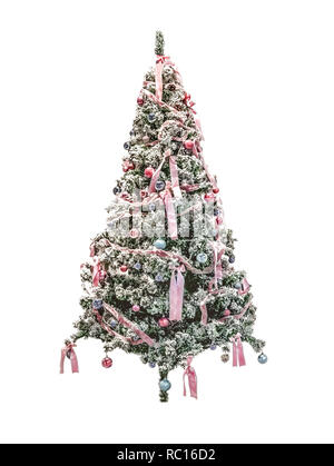 Weihnachtsbaum mit Bögen und Kugeln als Dekor für das feiern das neue Jahr mit Imitation von künstlichen Schnee auf Branchen auf einem weißen Hintergrund. Stockfoto