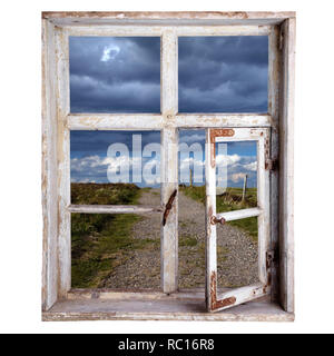 Fenster freigestellt, Blick in die Landschaft Stockfoto