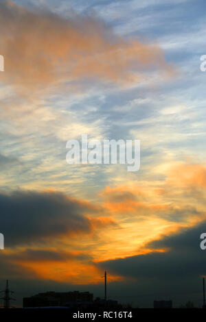 Helle foto Hintergrund Sonnenuntergang in der Stadt am Abend Stockfoto