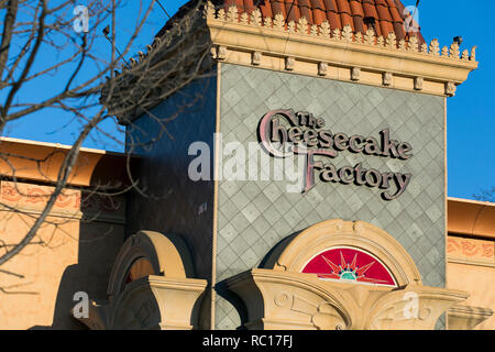 Ein logo Zeichen außerhalb der ein Cheesecake Factory Restaurant in Columbia, Maryland am 11. Januar 2019. Stockfoto