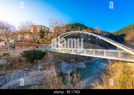 Die Altstadt von Xanthi mit Fluss und Brücke, Griechenland. Stockfoto