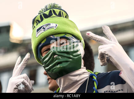 Oakland, Kalifornien, USA. 28 Aug, 2014. Junge Seahawks Ventilator vor dem Spiel am Donnerstag, 28. August 2014 in Oakland, Kalifornien. Die Räuber besiegt die Seahawks 41-31. in einem preseason Spiel. Credit: Al Golub/ZUMA Draht/Alamy leben Nachrichten Stockfoto