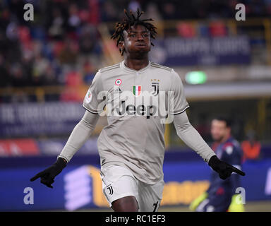 Bologna, Italien. 12 Jan, 2019. Juventus von Moise Kean feiert während der italienischen Cup Runde von 16 Fußballspiel zwischen FC Juventus Turin und Bologna in Bologna, Italien, Jan. 12, 2019. FC Juventus Turin gewann 2-0. Credit: Alberto Lingria/Xinhua/Alamy leben Nachrichten Stockfoto