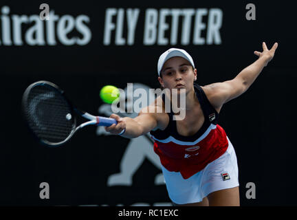 Sydney, Australien. 12 Jan, 2019. Ashleigh Barty von Australien hits eine Rückkehr während der Endrunde der Frauen gegen Petra Kvitova der tschechischen Republik an der Sydney internationalen Tennisturnier in Sydney, Australien, Jan. 12, 2019. Ashleigh Barty verloren 1-2. Credit: Zhu Hongye/Xinhua/Alamy leben Nachrichten Stockfoto