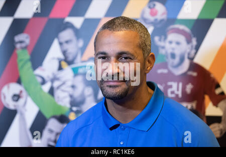 Berlin, Deutschland. 13 Jan, 2019. Didier Dinart, Trainer der Französischen Handballer, Lächeln nach einer Pressekonferenz. Credit: Soeren Stache/dpa/Alamy leben Nachrichten Stockfoto