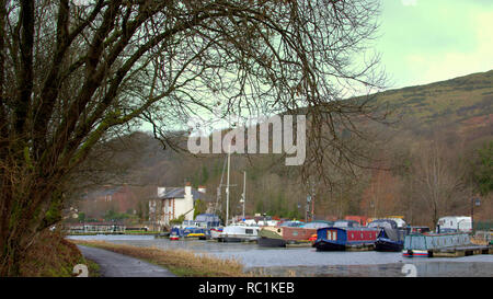 Bowling Hafen, Glasgow, Schottland, Großbritannien, 13. Januar, 2019. UK Wetter: nass und windig bei Bowling Hafen am Ende der Forth und Clyde Kanal auf einem abgehackt Clyde Mündung Credit Gerard Fähre / alamy Leben Nachrichten Stockfoto