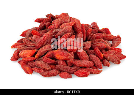 Haufen Goji Beeren auf weißem Hintergrund Stockfoto