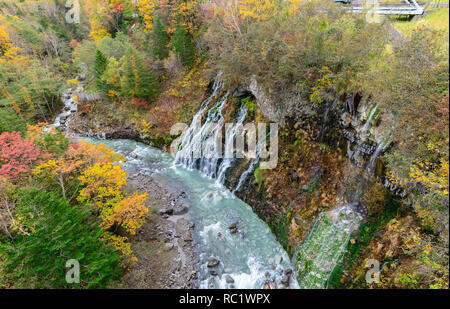 Shirahige Wasserfall im Herbst Wald, Biei, Hokkaido, Japan reisen Konzept Stockfoto