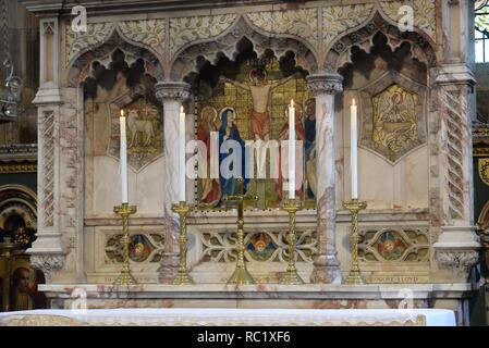 Verschiedene Prominente nehmen an der Beerdigung von Ronnie Corbett in St. Johannes Evangelist Kirche in Shirley, in der Nähe von Croydon Wo: Croydon, Großbritannien Wann: 18 Apr 2016 Credit: Steve Finn/WANN Stockfoto