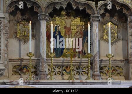 Verschiedene Prominente nehmen an der Beerdigung von Ronnie Corbett in St. Johannes Evangelist Kirche in Shirley, in der Nähe von Croydon Wo: Croydon, Großbritannien Wann: 18 Apr 2016 Credit: Steve Finn/WANN Stockfoto