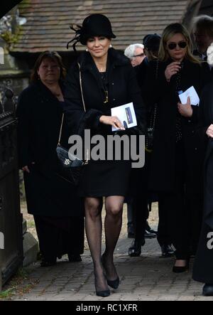 Verschiedene Prominente nehmen an der Beerdigung von Ronnie Corbett in St. Johannes Evangelist Kirche in Shirley, in der Nähe von Croydon Wo: Croydon, Großbritannien Wann: 18 Apr 2016 Credit: Steve Finn/WANN Stockfoto