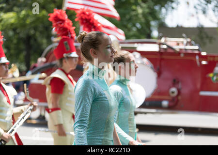 Washington, D.C., USA, 4. Juli 2018, die nationale Unabhängigkeit Day Parade, die Henry Sibley High School, marschierend Krieger, von Mendota Heights, Min. Stockfoto