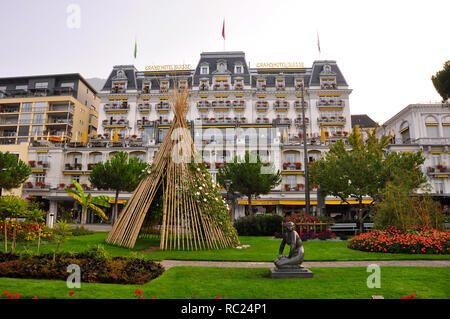 Schweiz: Der Park vor dem Hotel Majestic in Montreux am Genfer See Stockfoto