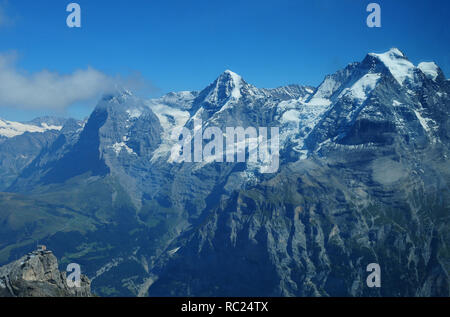 Schweizer Alpen: Paragliding am Schilthorn anzeigen Eiger, Mönch und Jungfrau über Grindelwald im Berner Oberland Stockfoto