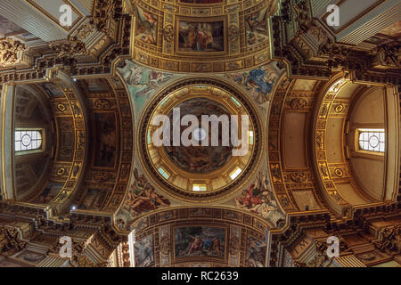 Decken der Basilika Sant'Andrea della Valle in Rom Stockfoto