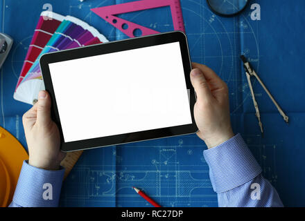 Engineering Student hält Tablet Stockfoto