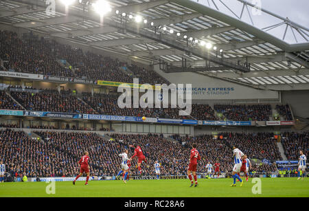 Fans, da es war eine Rekordkulisse für die Premier League Match zwischen Brighton & Hove Albion und Liverpool an der American Express Community Stadion. 12 Januar 2019 nur für den redaktionellen Gebrauch bestimmt. Kein Merchandising. Für Fußball Bilder FA und Premier League Einschränkungen Inc. kein Internet/Mobile Nutzung ohne fapl Lizenz - für Details Kontakt Fußball Dataco Stockfoto