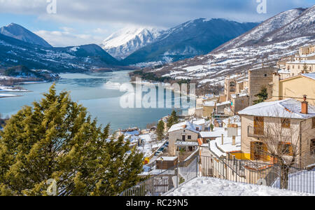 Panoramablick in Roccaraso während der Wintersaison. Provinz L'Aquila, Abruzzen, Italien. Stockfoto