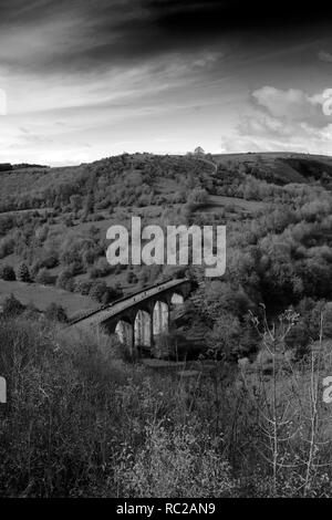 Herbst Blick auf den Viadukt bei Monsal Kopf, Fluss Wye, Nationalpark Peak District, Derbyshire Dales, England, Großbritannien Stockfoto