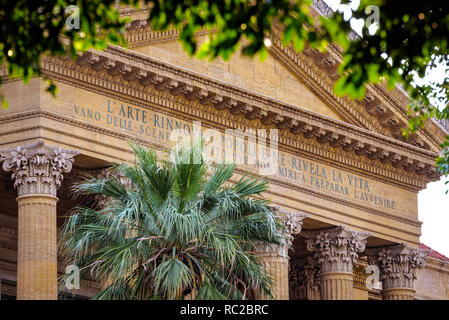 Teatro Massimo, Oper und einer der größten Theater in Europa, in Verdi Platz in Palermo, Sizilien. Stockfoto