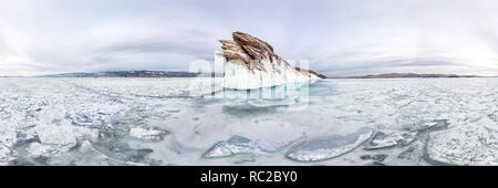 Ice Eiszapfen an ogoy Insel Winter am Baikalsee. Sibirien, Russland. zylindrische 360 Panorama Stockfoto
