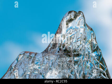 Klar Block von Eis in der Sonne Licht Stockfoto